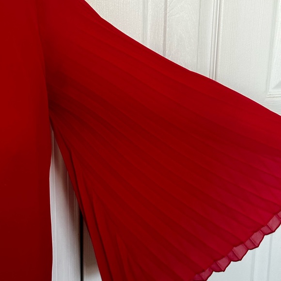 Red Bell Pleated Sleeves Small - Picture 5 of 7